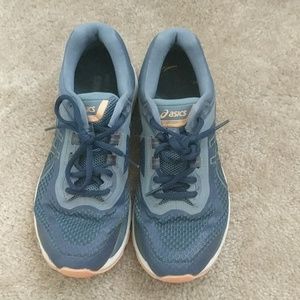 Asics running shoes size 9